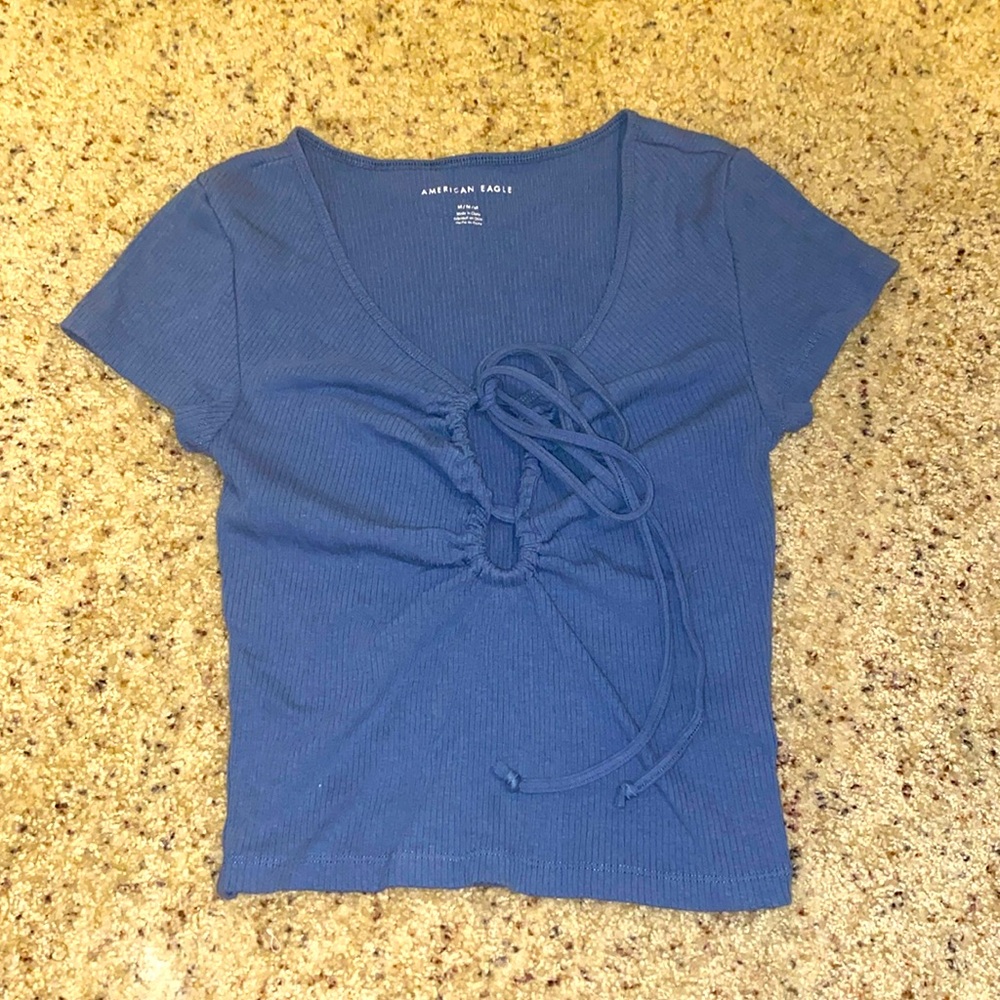 American Eagle tie front keyhole cropped top
